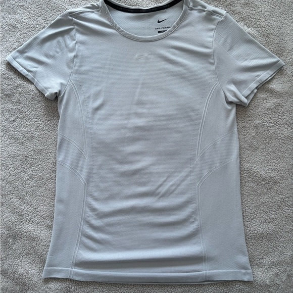 Nike Dri-FIT Gray Athletic T-Shirt - Picture 1 of 3